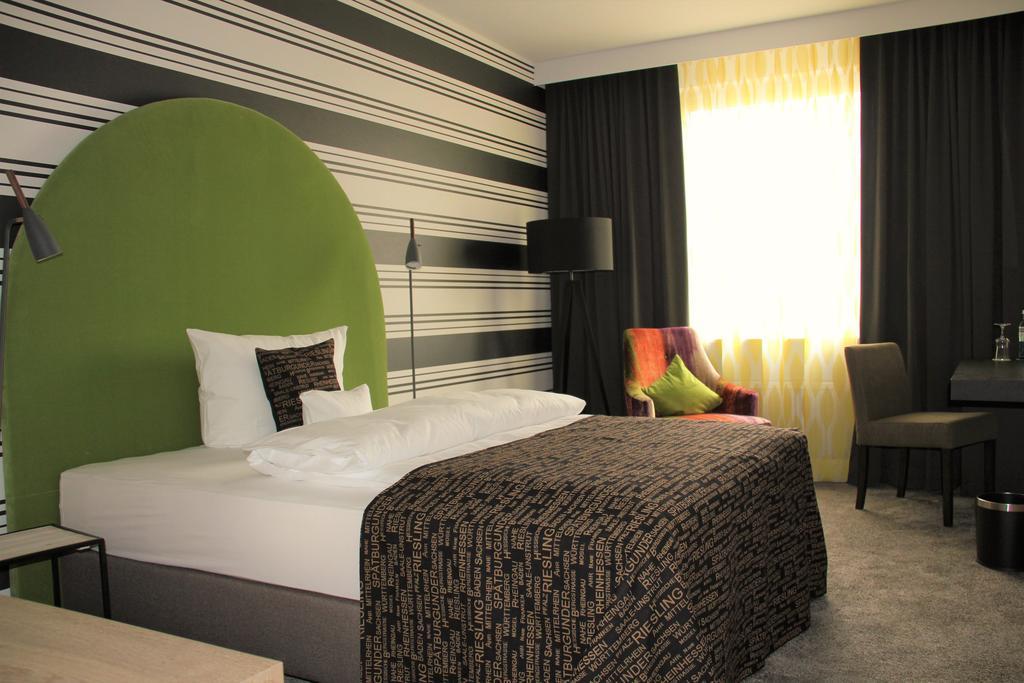 Naegler'S Fine Lounge Hotel Oestrich-Winkel Esterno foto